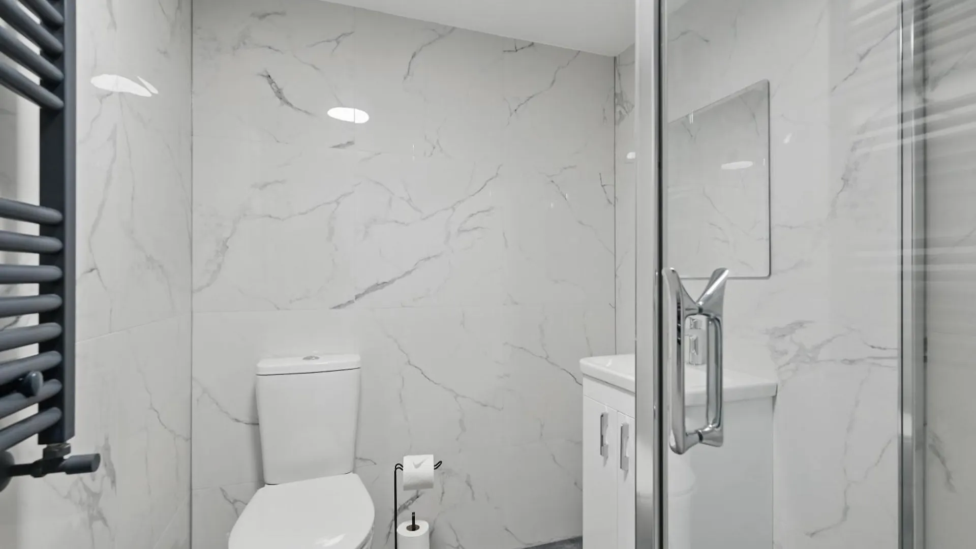 Central Flat 3 Bedroom, 2 Bathroom - Staybynumbers ベルファスト